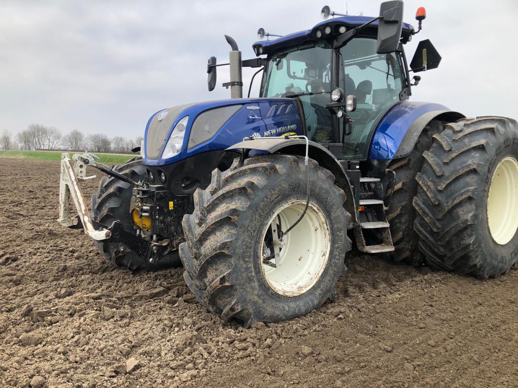 Troost & Van Gurp sERVICE - New Holland Tractor - On-the-go Tire ...